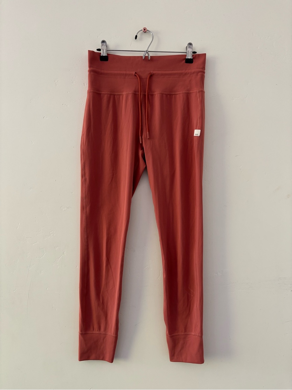 Vuori Women's Daily Legging High-Rise Size Medium Rust/Terracotta VW323